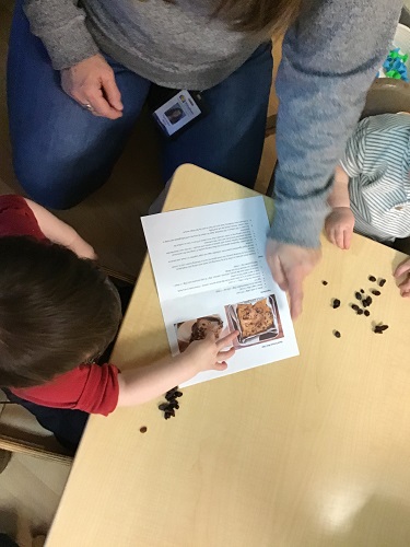 Looking at a recipe page and pointing to the pictures